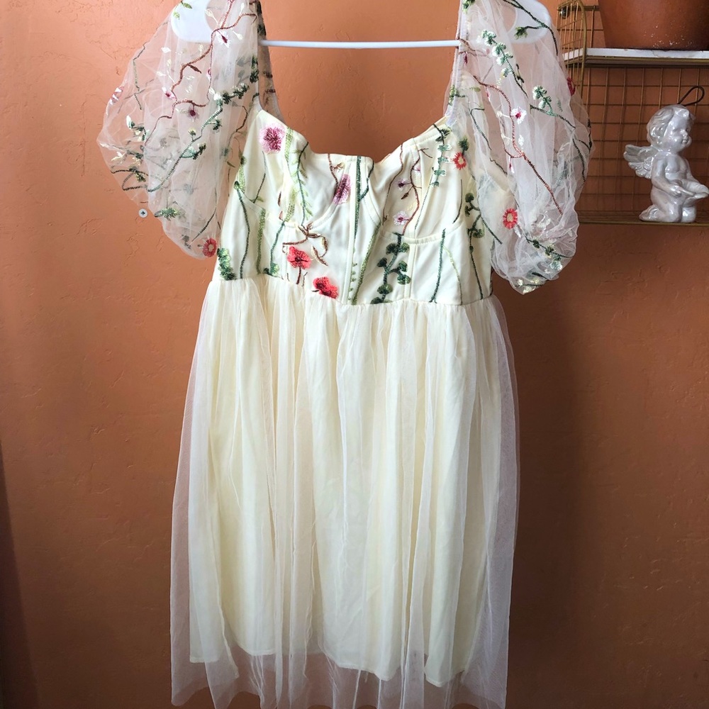 Cream embroidered tulle dress 1X